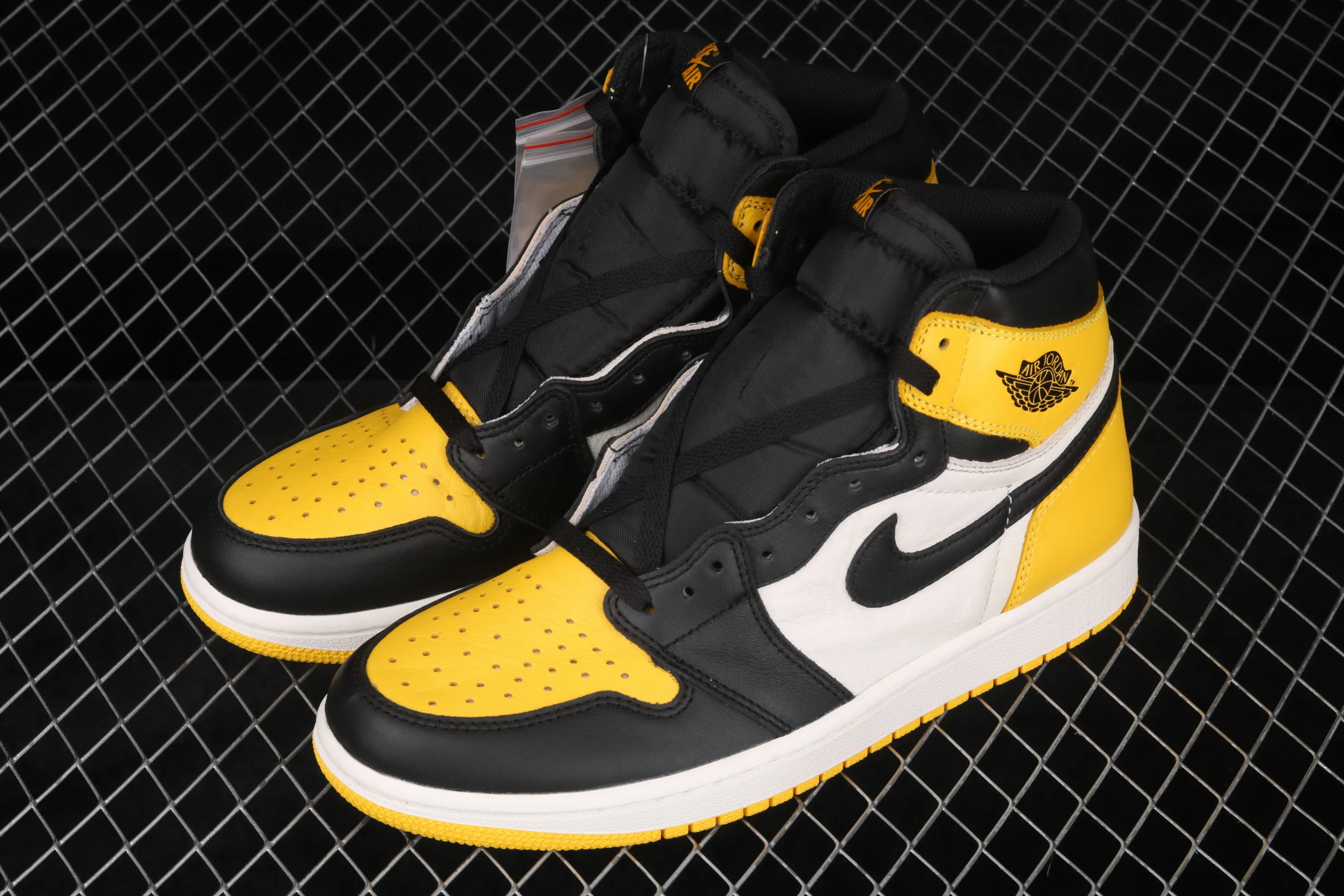 All categories Air Jordan Jordan series basketball shoes Air Jordan 1 High pure original version Air Jordan AJ1 Retro High OG "Yellow Toe" AJ1 Hornet Joe 1 black and yellow toe AR1020-700